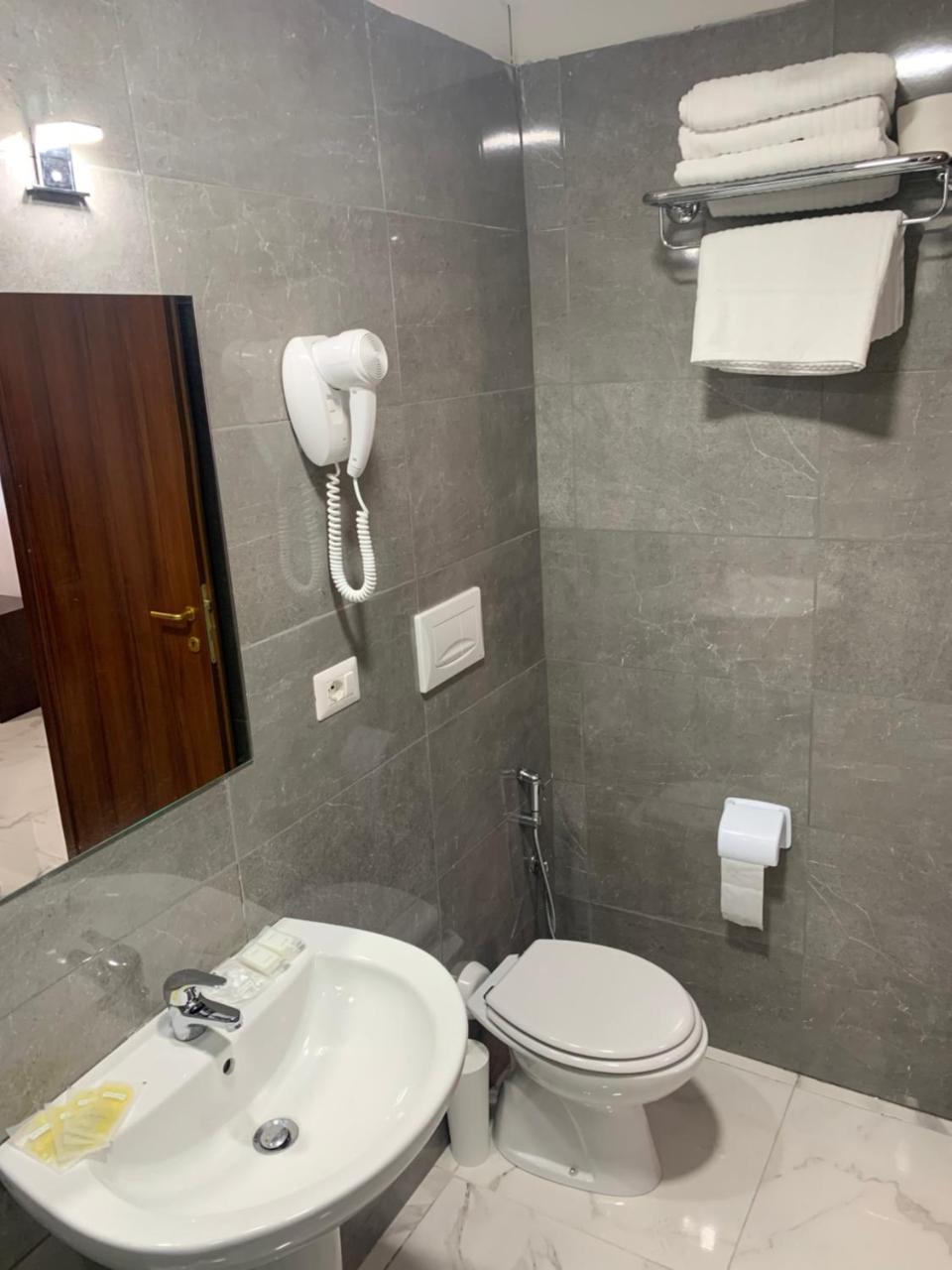 Serena House Rome Bagian luar foto